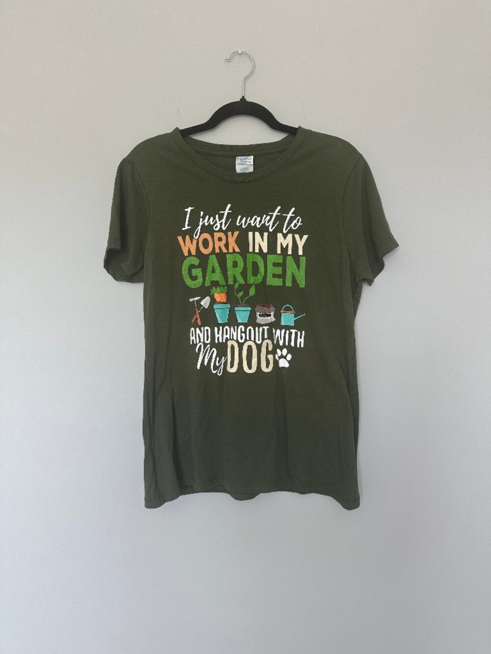 Port & Company Green Short Sleeve Gardening & Dogs Tee Women's Medium NWOT